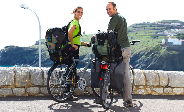 Isabel Leal Caruso e Tiago Valente no início da pedalada, em Barcelona